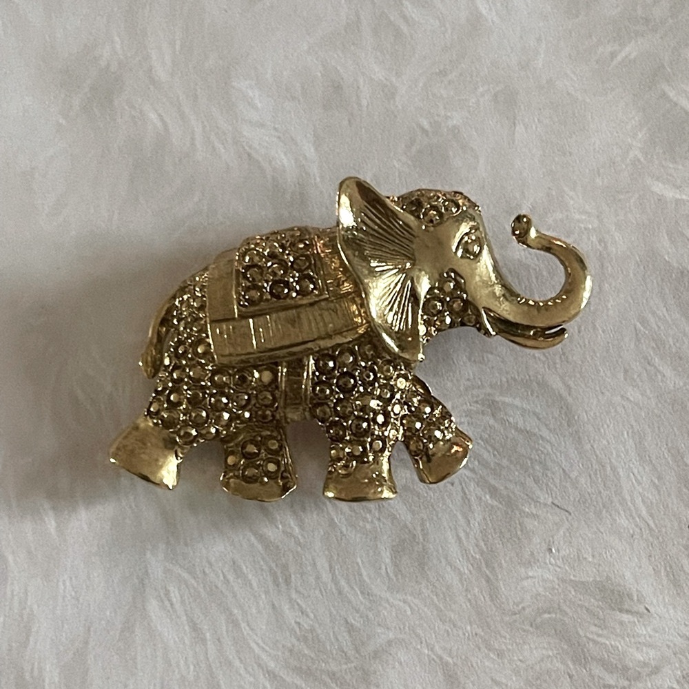 Vintage Gold Tone Elephant Brooch Trunk Up Lucky Animal Pin Textured